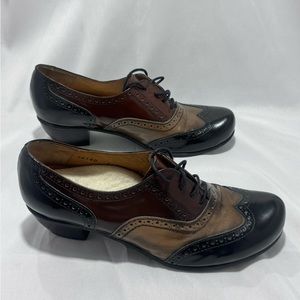 FIDJI WOMEN'S‎ SOFT ITALIAN LEATHER OXFORDS. SOFT INSOLES ADDED SIZE 37 (7.5 US)